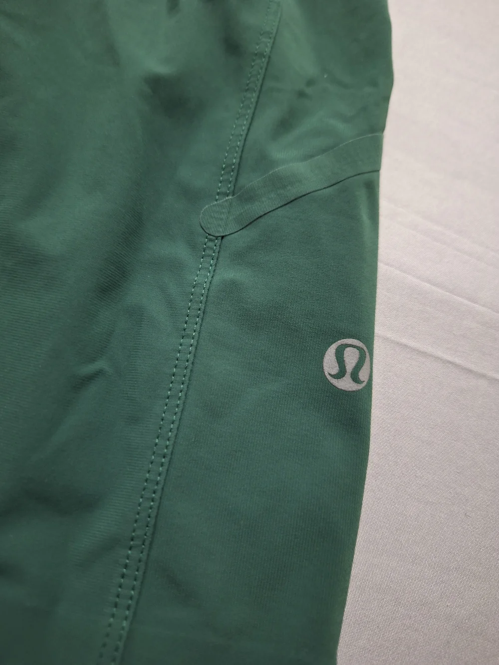 lululemon Men's Green Athletic Active 10